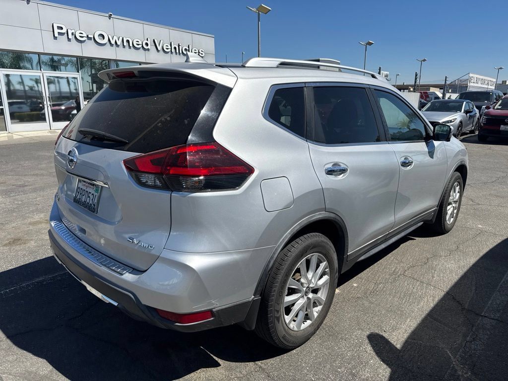 Used 2018 Nissan Rogue SV w/ Premium Package AWD/4WD image 4