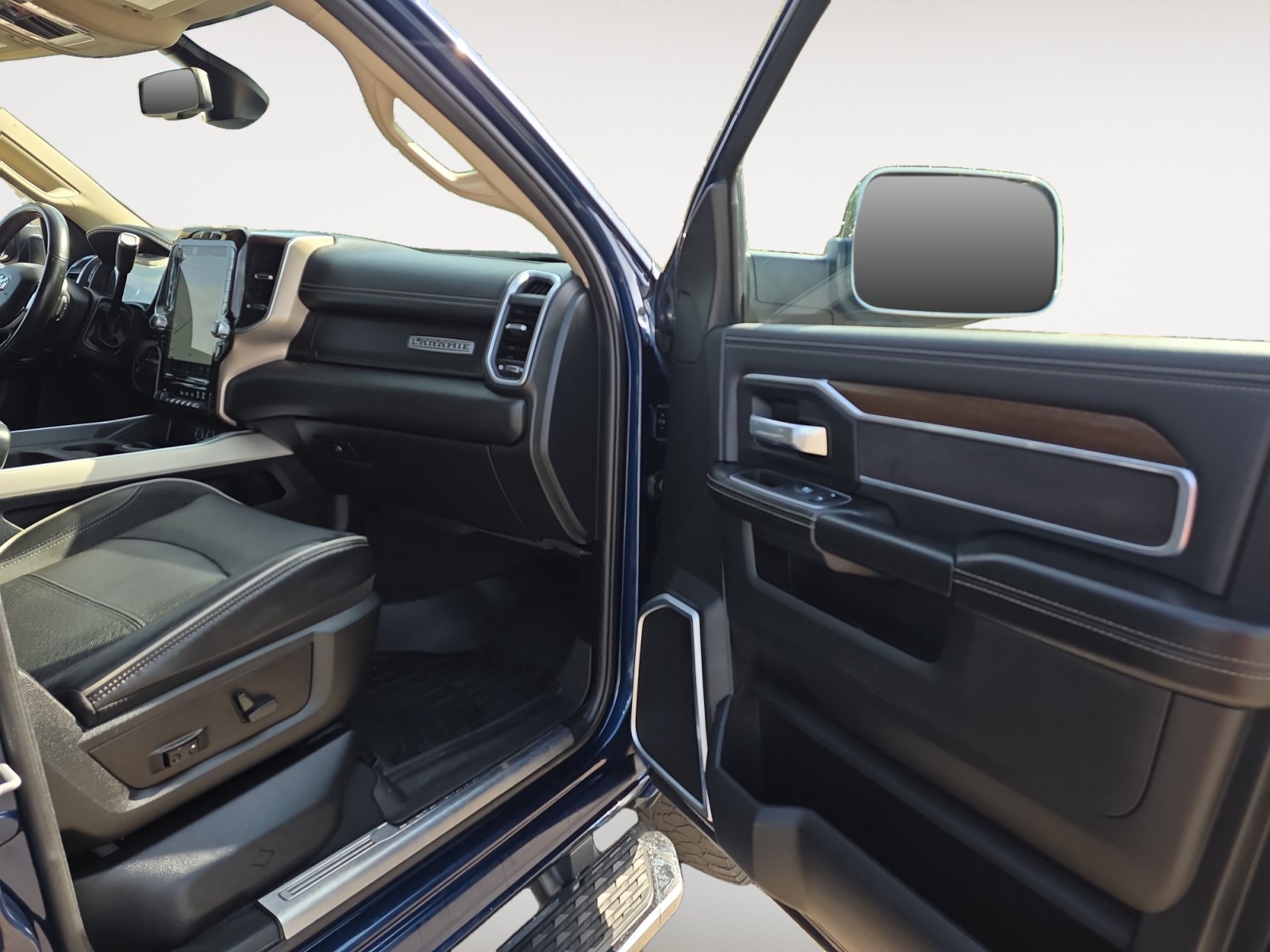 Used 2022 RAM 3500 Laramie AWD/4WD image 9