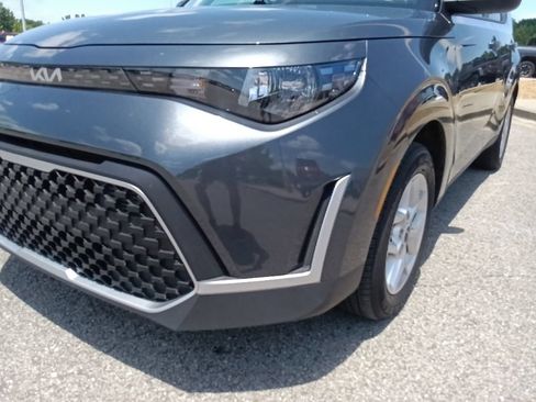 Used 2025 Kia Soul LX w/ LX Technology Package FWD image 9