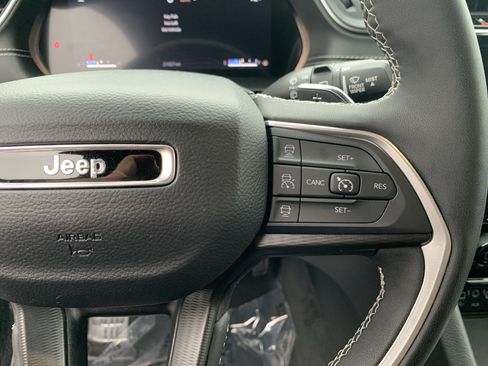 Used 2023 Jeep Grand Cherokee L Laredo AWD/4WD image 20