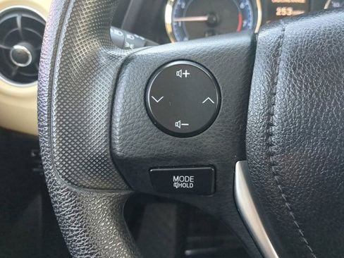 Used 2018 Toyota Corolla SE image 22