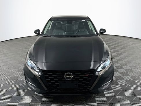 Used 2024 Nissan Altima 2.5 SR FWD image 2