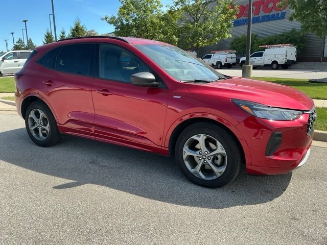 Used 2024 Ford Escape ST-Line w/ Cold Weather Package FWD image 2