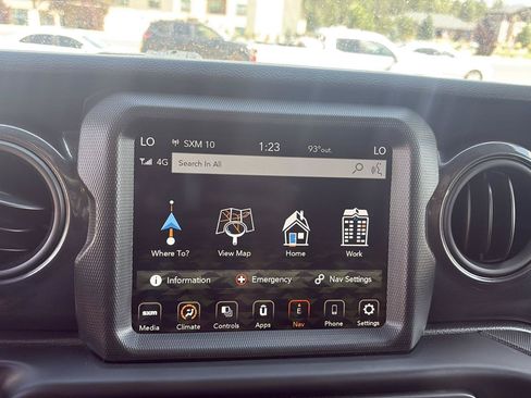 Used 2022 Jeep Gladiator Sport AWD/4WD image 18