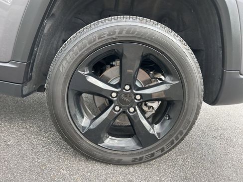 Used 2024 Jeep Grand Cherokee Altitude image 38