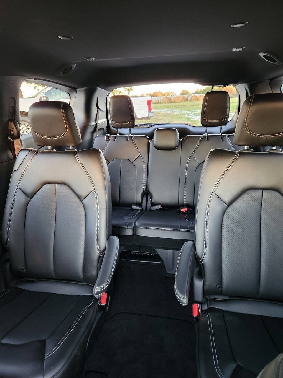 Used 2027 Chrysler Pacifica Select FWD image 8