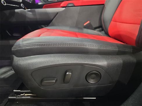 New 2025 Chevrolet Equinox EV RS w/ LPO, Illumination Package image 30