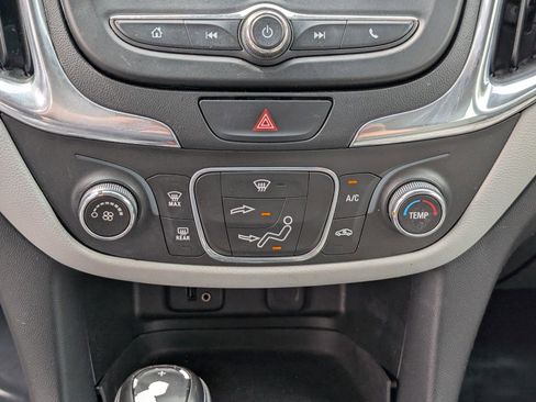 Used 2018 Chevrolet Equinox LS image 23