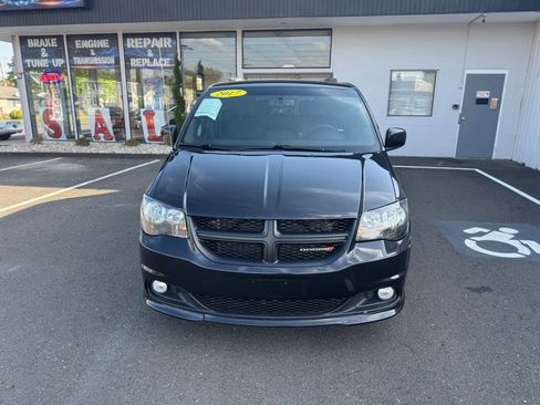 Used 2017 Dodge Grand Caravan GT FWD image 2