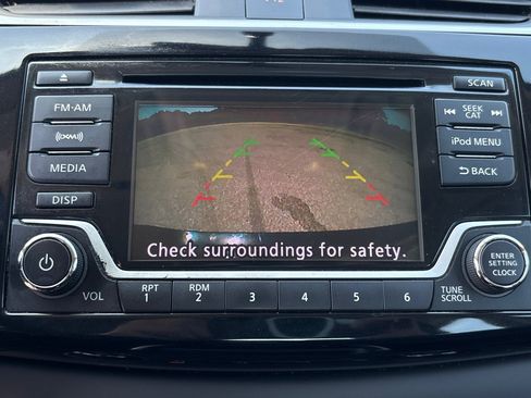 Used 2017 Nissan Sentra SR Turbo w/ SR Midnight Edition FWD image 17