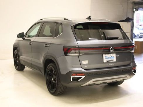 Used 2025 Volkswagen Taos SE w/ Black Wheel Package image 6