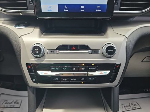 Used 2022 Ford Explorer XLT w/ Equipment Group 202A AWD/4WD image 23