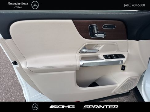 Certified 2022 Mercedes-Benz GLB 250 4MATIC image 11