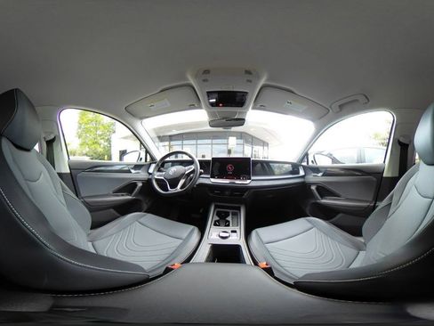 Used 2026 Volkswagen Tiguan SE AWD/4WD image 39