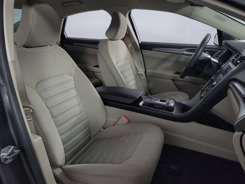 Used 2017 Ford Fusion SE FWD image 15