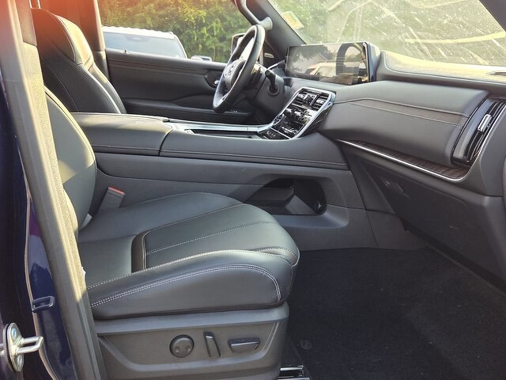 Used 2026 Nissan Armada SL w/ Captain's Chari Seat Package AWD/4WD image 16