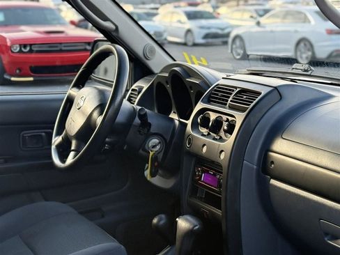 Used 2002 Nissan Frontier XE image 18
