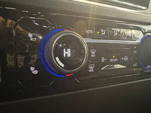 Used 2025 Chevrolet Silverado 1500 LT image 23