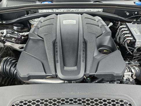 Certified 2023 Porsche Macan S AWD/4WD image 30