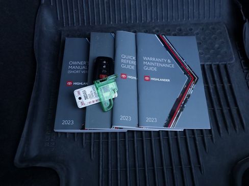 Certified 2023 Toyota Highlander XLE image 46