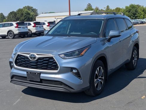 Used 2021 Toyota Highlander XLE AWD/4WD image 10