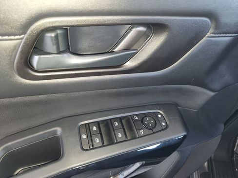 Used 2025 Nissan Pathfinder SV FWD image 29