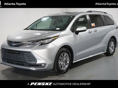 Certified 2021 Toyota Sienna XLE image 1