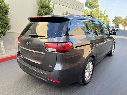 Used 2016 Kia Sedona EX image 11