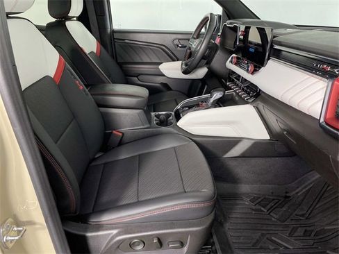 Used 2024 GMC Canyon AT4X image 10