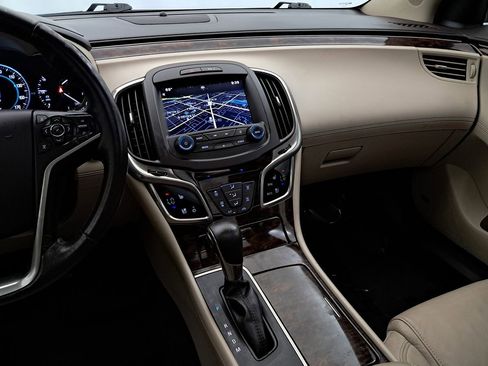Used 2015 Buick LaCrosse Premium image 12