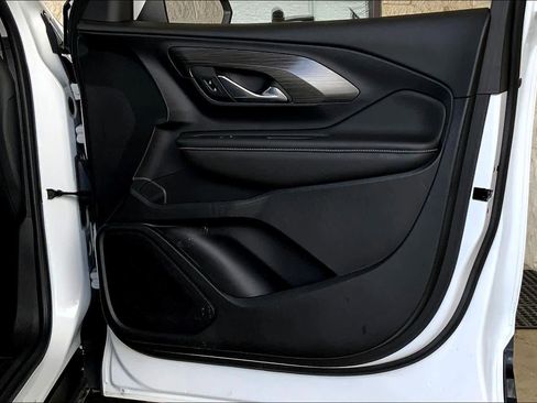 Used 2023 GMC Terrain SLE w/ Driver Convenience Package image 21