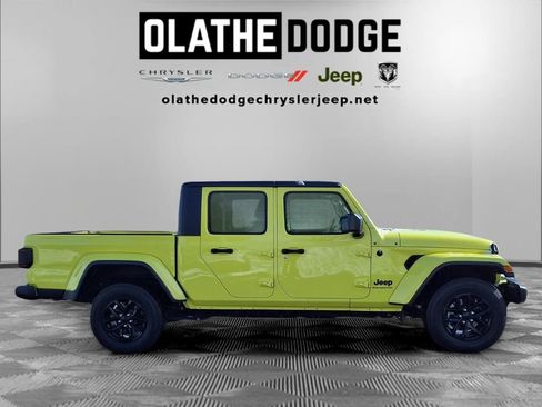 Used 2023 Jeep Gladiator Sport image 28