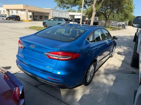 Used 2019 Ford Fusion SE FWD image 3