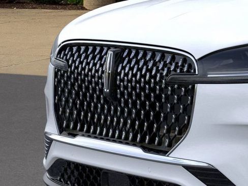 New 2026 Lincoln Aviator AWD image 17