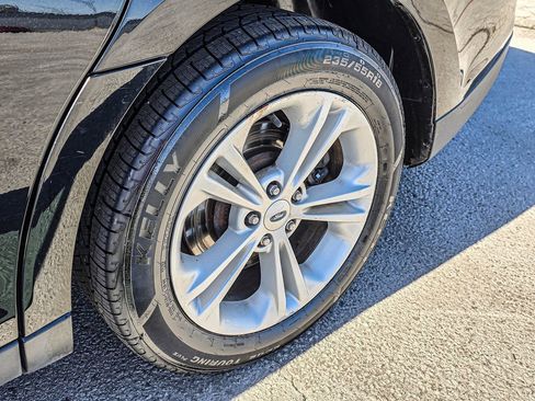 Used 2018 Ford Taurus SE image 12