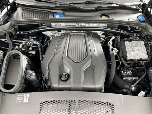Certified 2026 Porsche Macan image 37