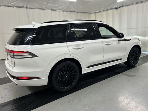 Used 2022 Lincoln Aviator Reserve w/ Equipment Group 201A AWD/4WD image 2