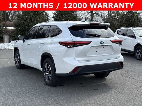Used 2022 Toyota Highlander XLE image 4