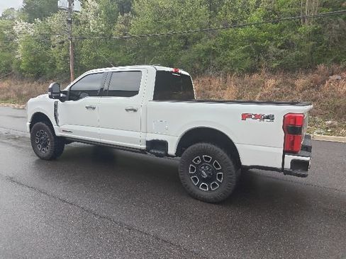 Used 2024 Ford F250 Platinum image 4