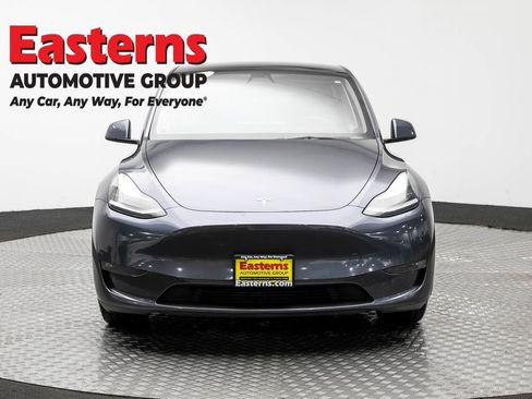 Used 2022 Tesla Model Y Long Range AWD/4WD image 2