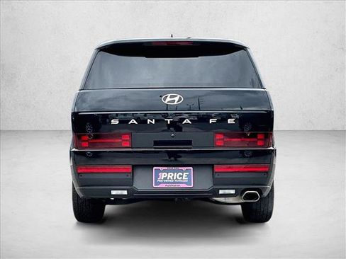 Used 2025 Hyundai Santa Fe SE FWD image 4