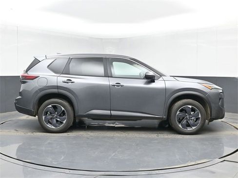 Used 2025 Nissan Rogue SV image 15