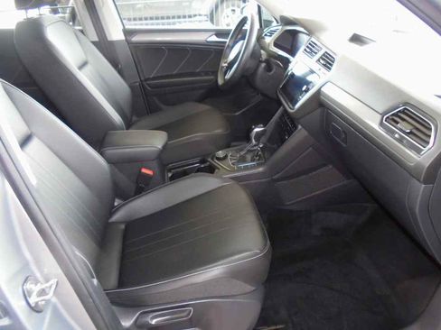 Used 2023 Volkswagen Tiguan SE image 8