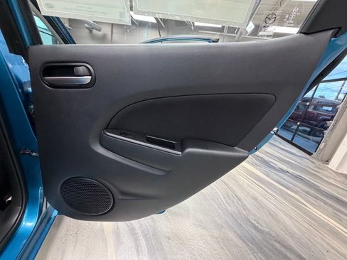 Used 2011 MAZDA MAZDA2 Touring FWD image 38