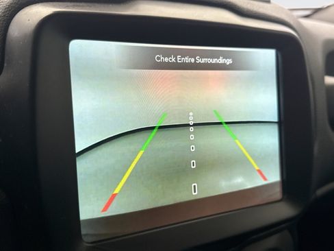 Used 2023 Jeep Renegade Altitude AWD/4WD image 15
