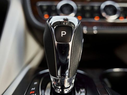 Used 2023 Bentley Bentayga Extended Wheelbase image 72