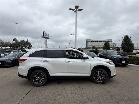 Used 2019 Toyota Highlander XLE image 4