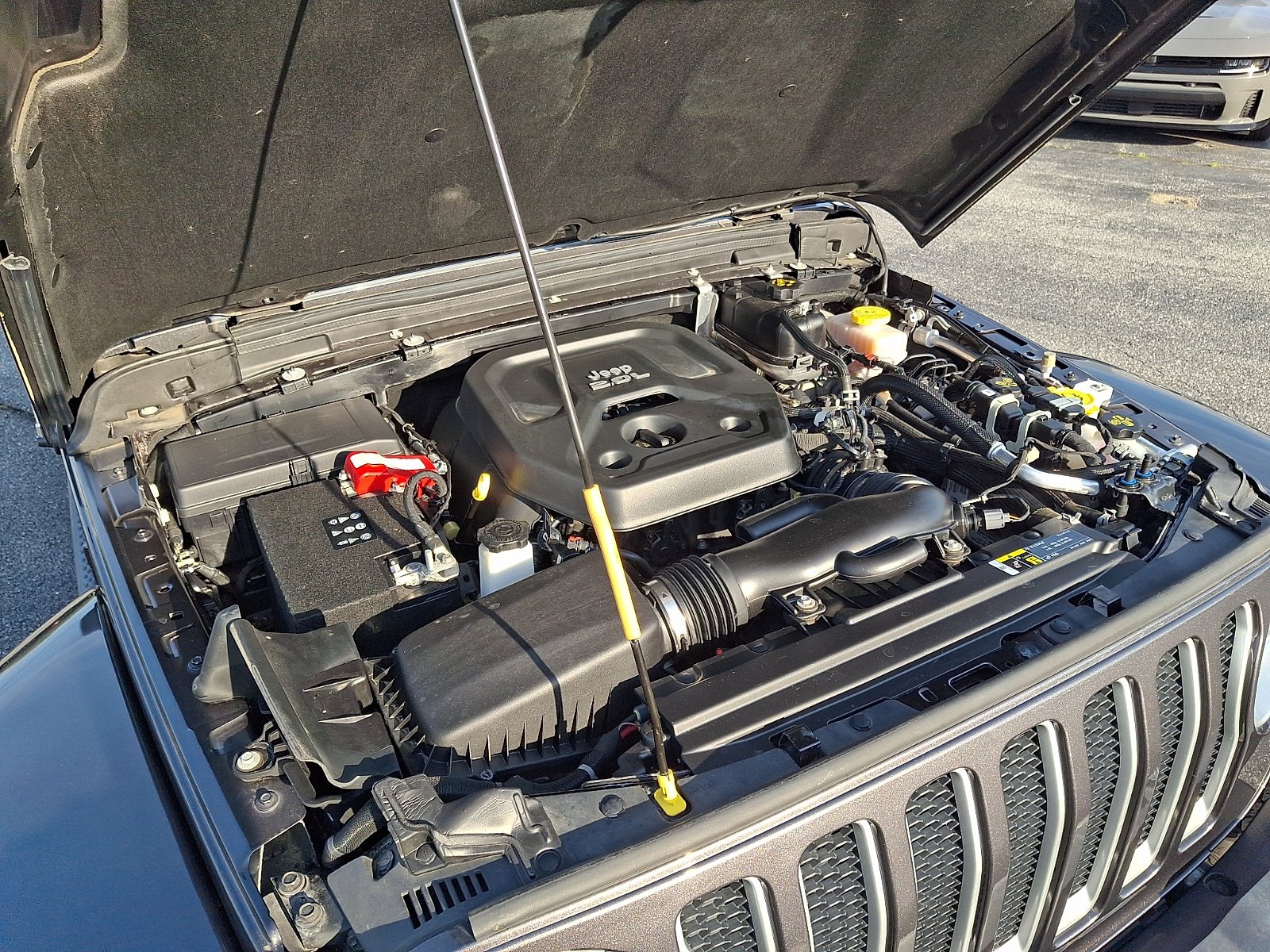 Used 2020 Jeep Wrangler Unlimited Sahara AWD/4WD image 28