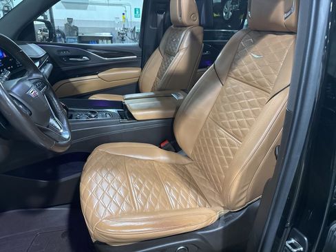 Used 2021 Cadillac Escalade ESV Premium Luxury image 17