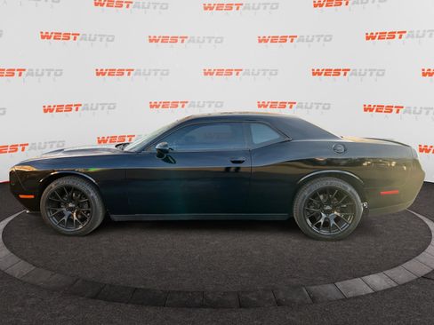 Used 2019 Dodge Challenger SXT w/ Blacktop Package image 2